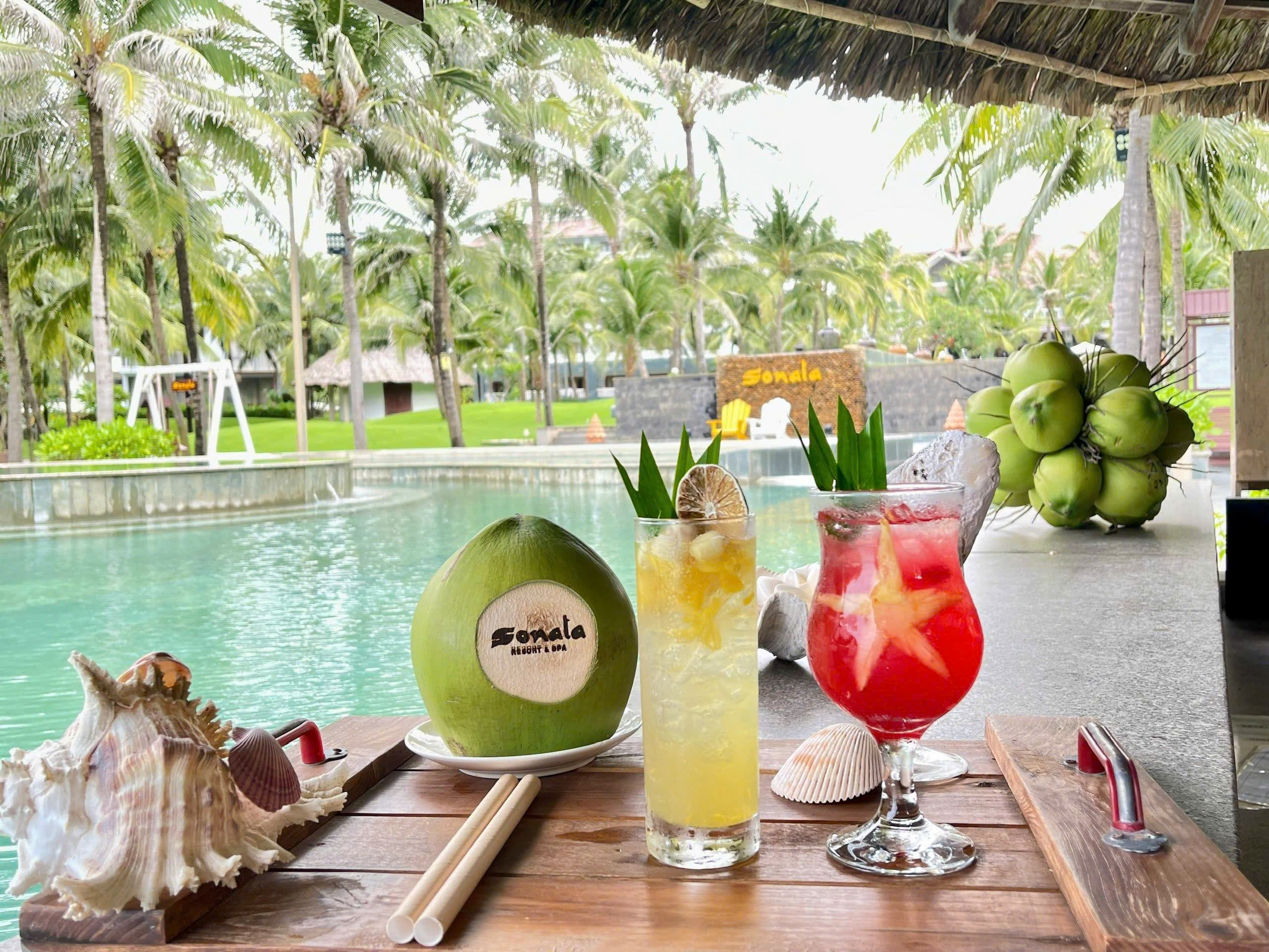 Poolside Cocktails at Sea Breeze Bar