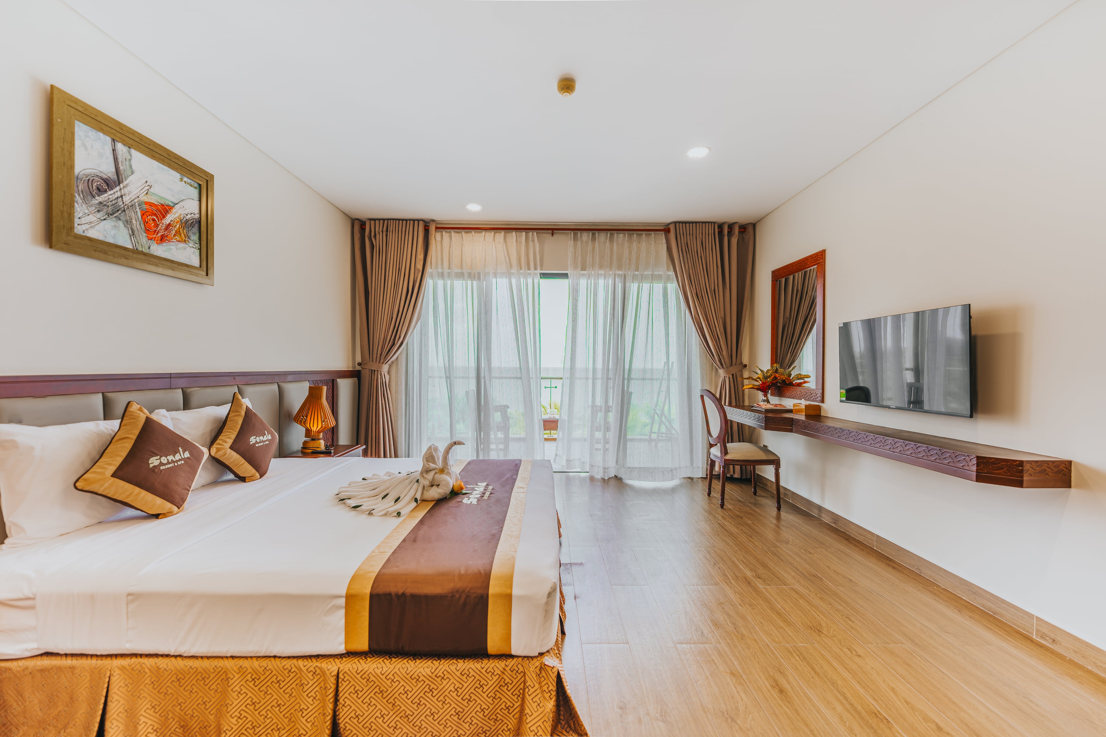 03 Deluxe Lotus View