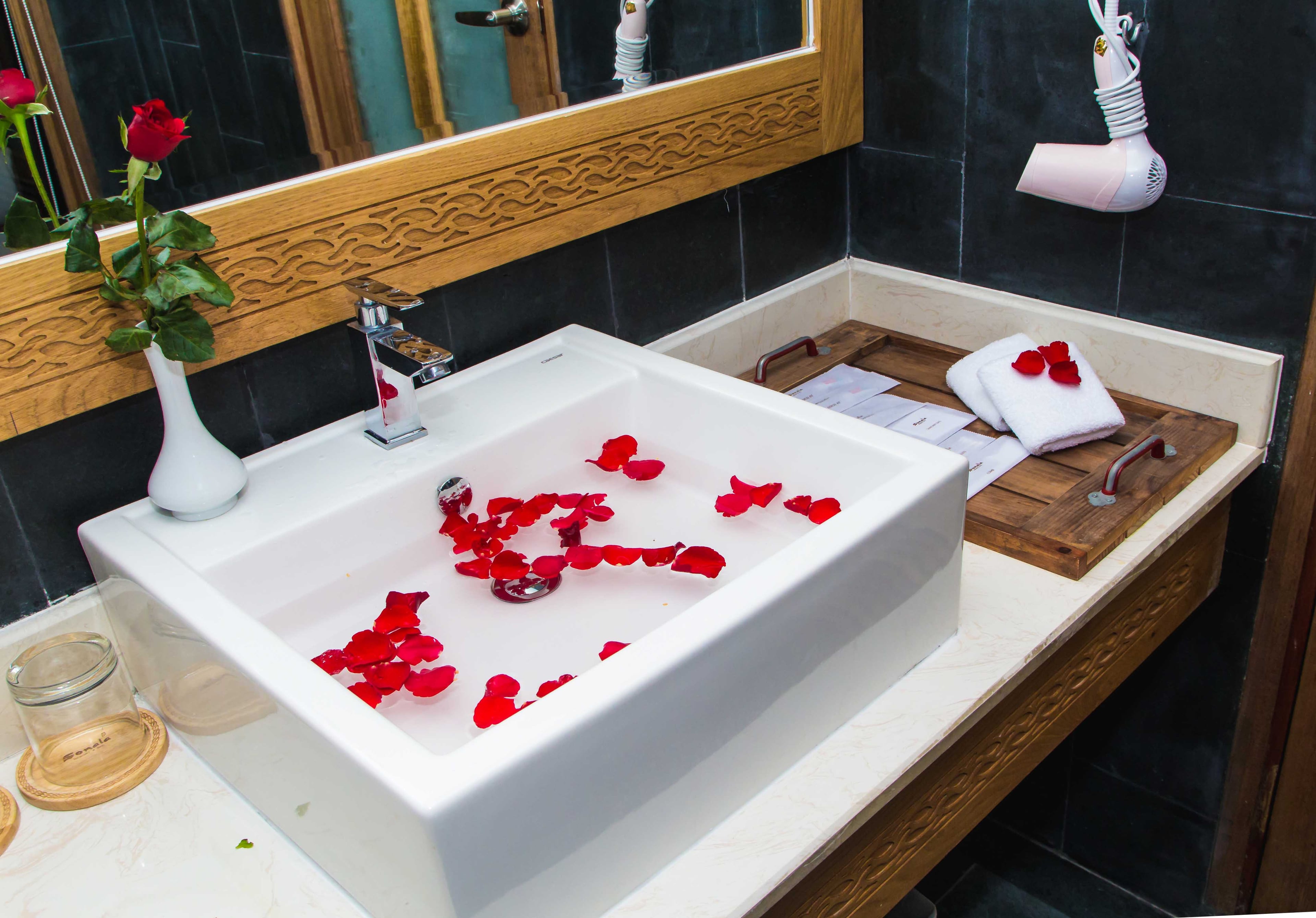 Superior Garden View - bathroom image 3