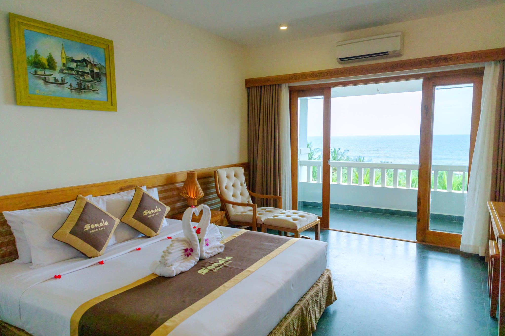 Deluxe Sea View - other image 1