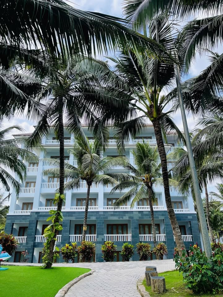 Superior Garden View - exterior image 2